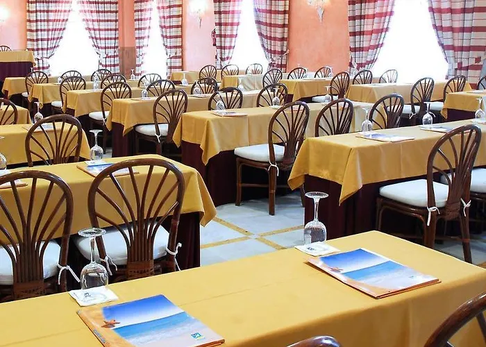 Almuñecar Playa Hotel 4*